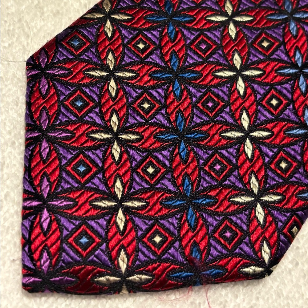 Brand New Corporate Power Tie By JOS A. BANK (Signature Gold)